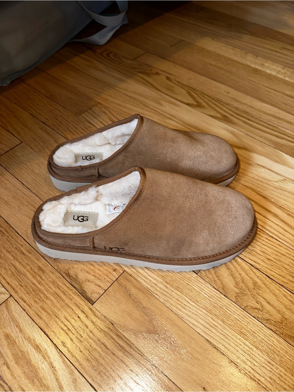 UGG Men's Size 9 Classic Slip-On - Chestnut